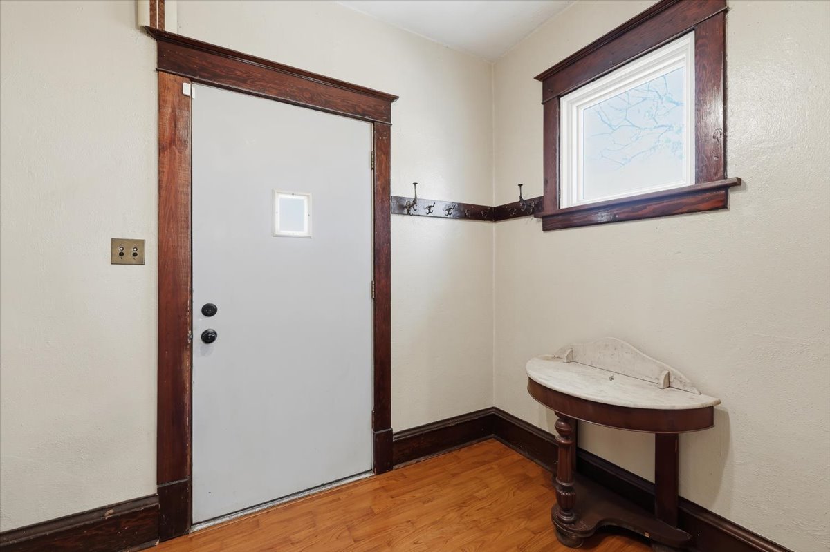 1903 E Glass Ave property image