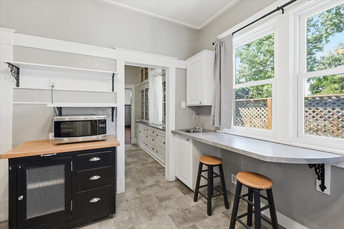 1903 E Glass Ave property image