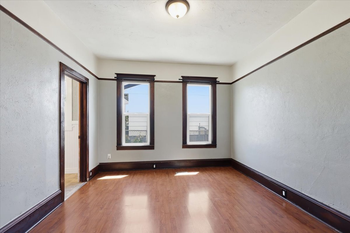 1903 E Glass Ave property image