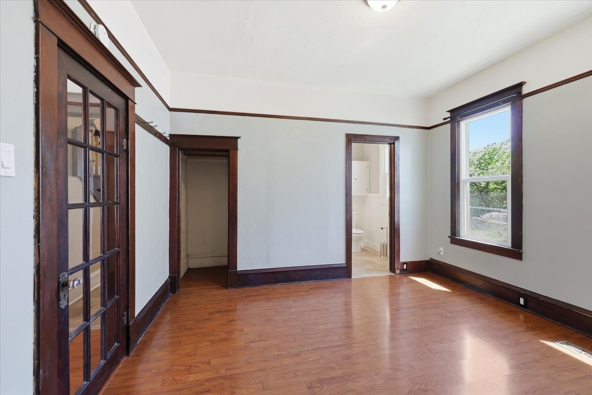 1903 E Glass Ave property image