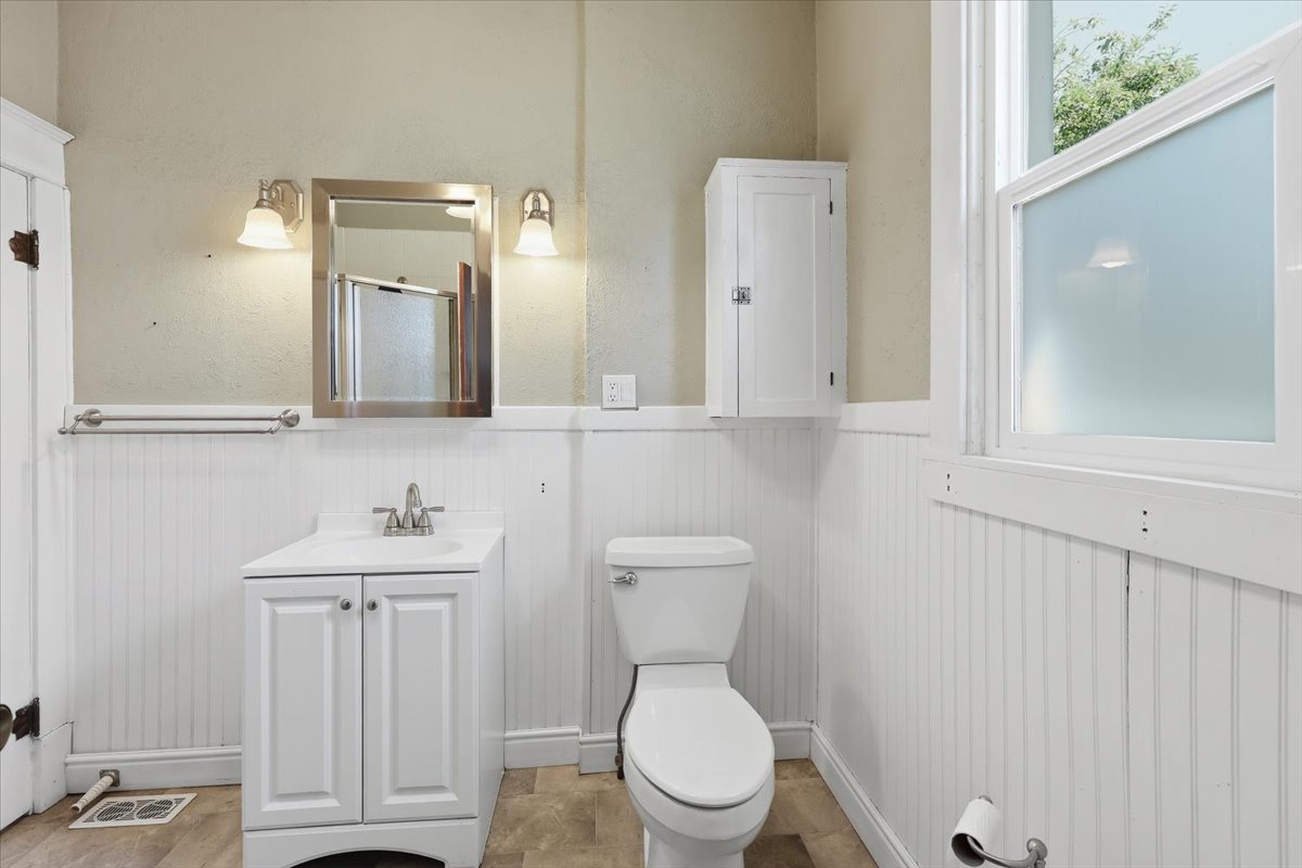 1903 E Glass Ave property image