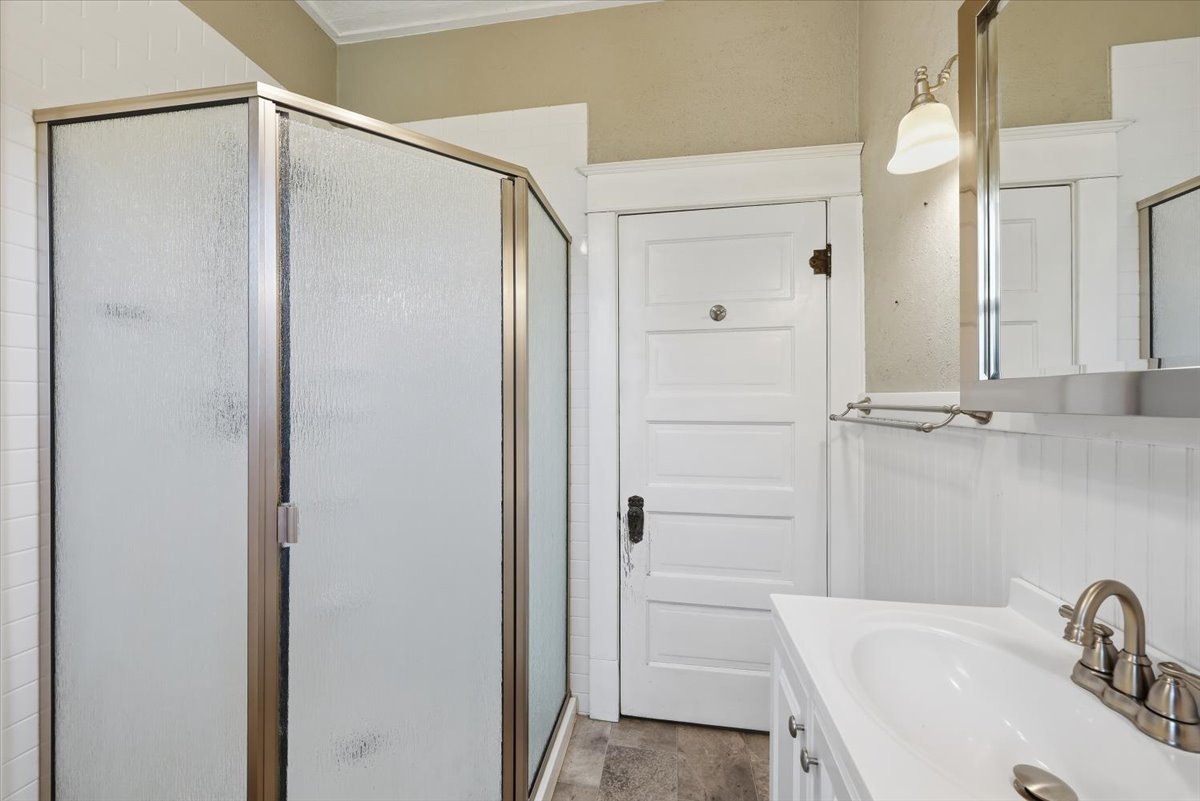 1903 E Glass Ave property image