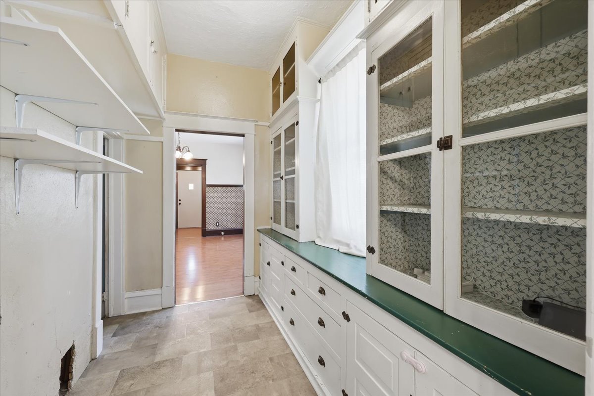 1903 E Glass Ave property image