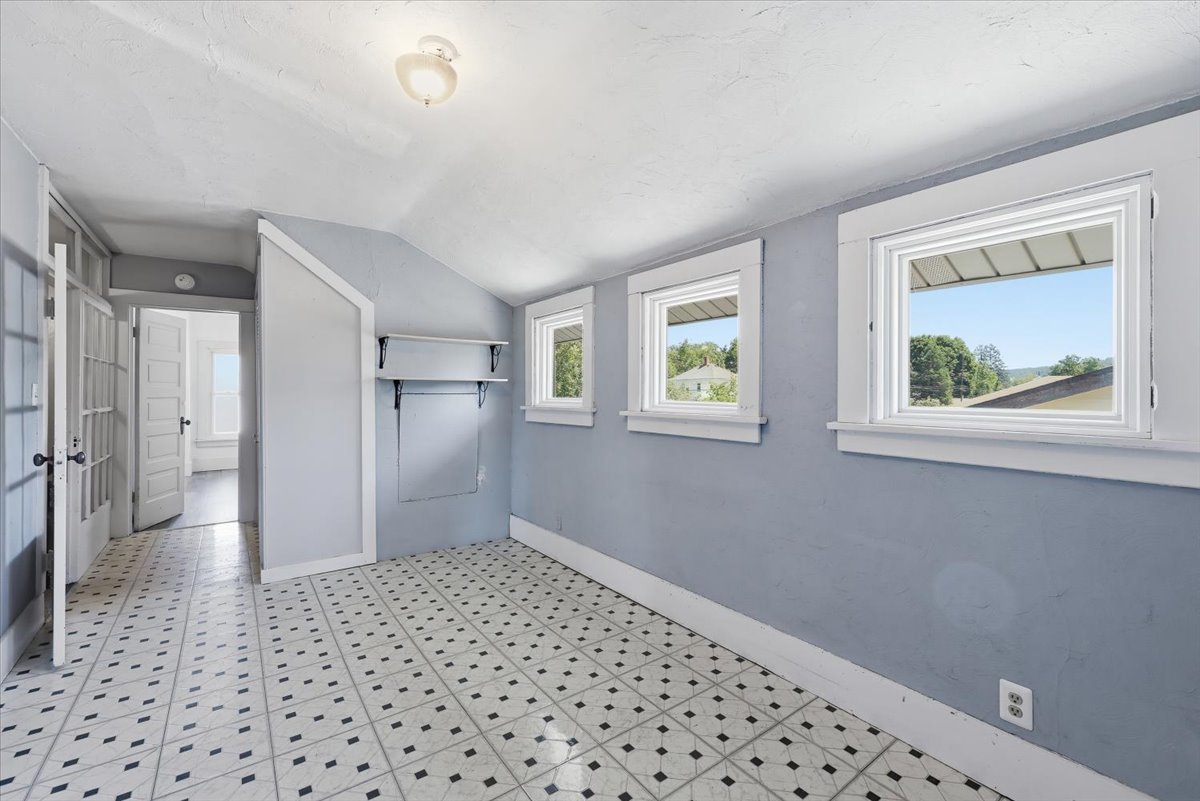 1903 E Glass Ave property image
